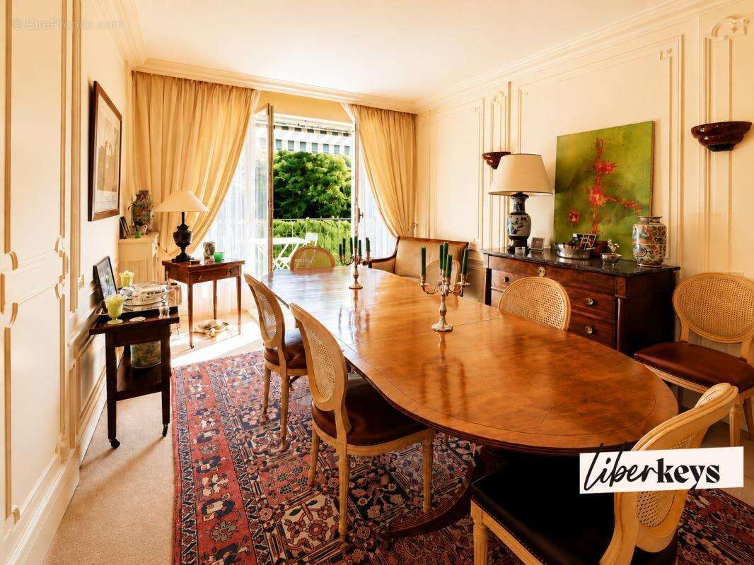 Appartement à PARIS-16E