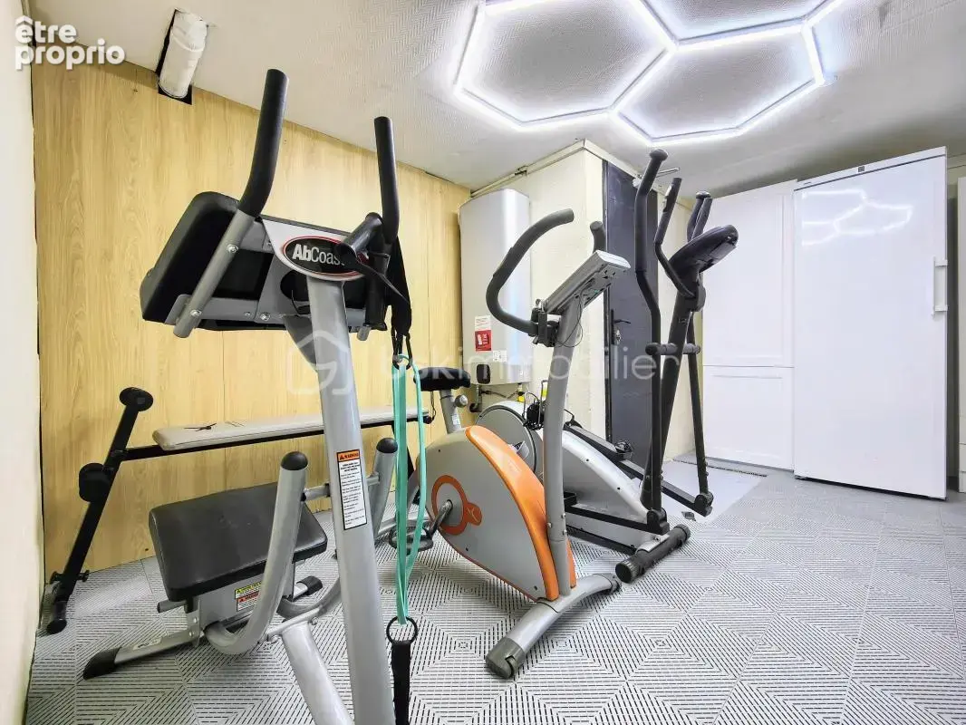 Maison d'exception dans un parc boisé privé avec tennis - photo 25