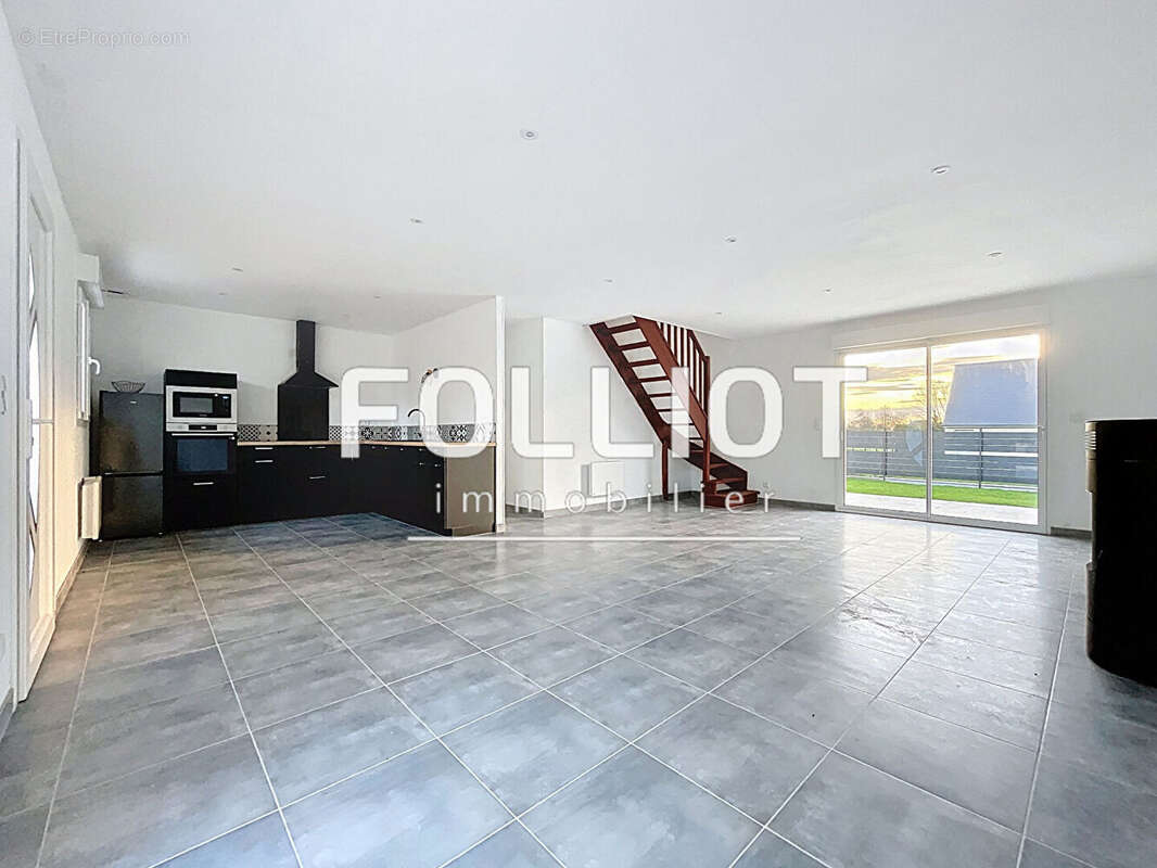 Maison à NOTRE-DAME-DE-CENILLY