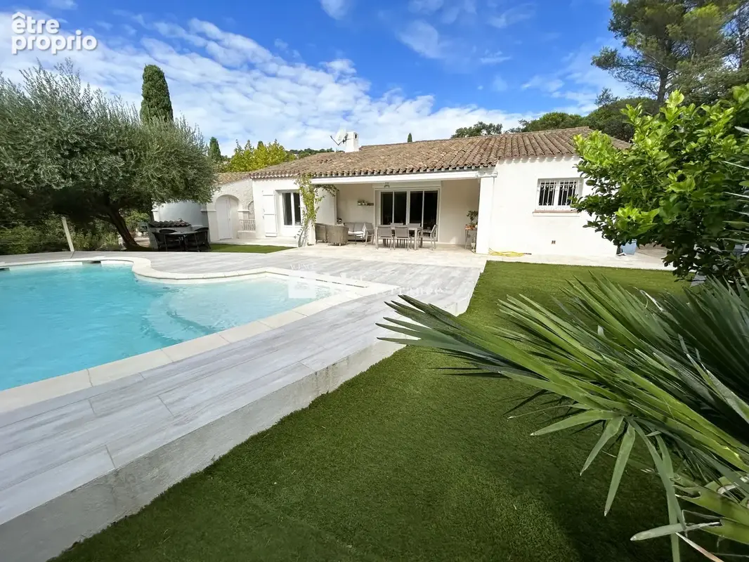EN EXCLUSIVITÉ - Aux Issambres : Villa rénovée avec piscine, proche de la plage - Possibilité d’agrandissement - photo 1