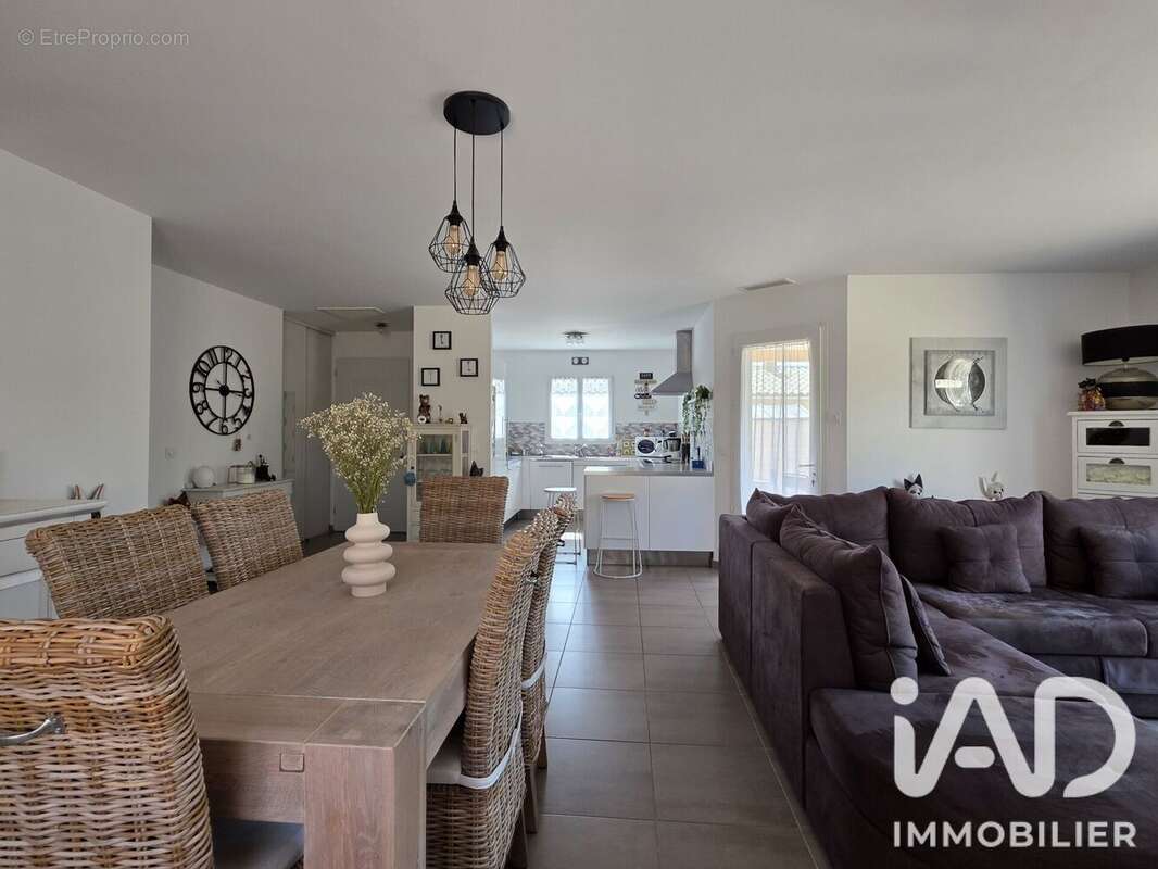 Photo 2 - Maison à LE MUY