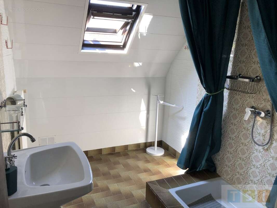 Maison Familiale sur terrain de 1413 m² - photo 10