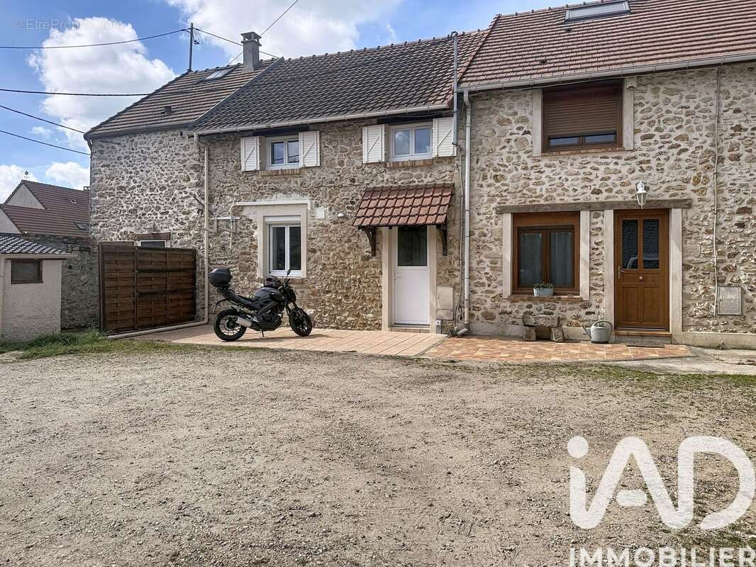 Photo 2 - Maison à CHEVANNES