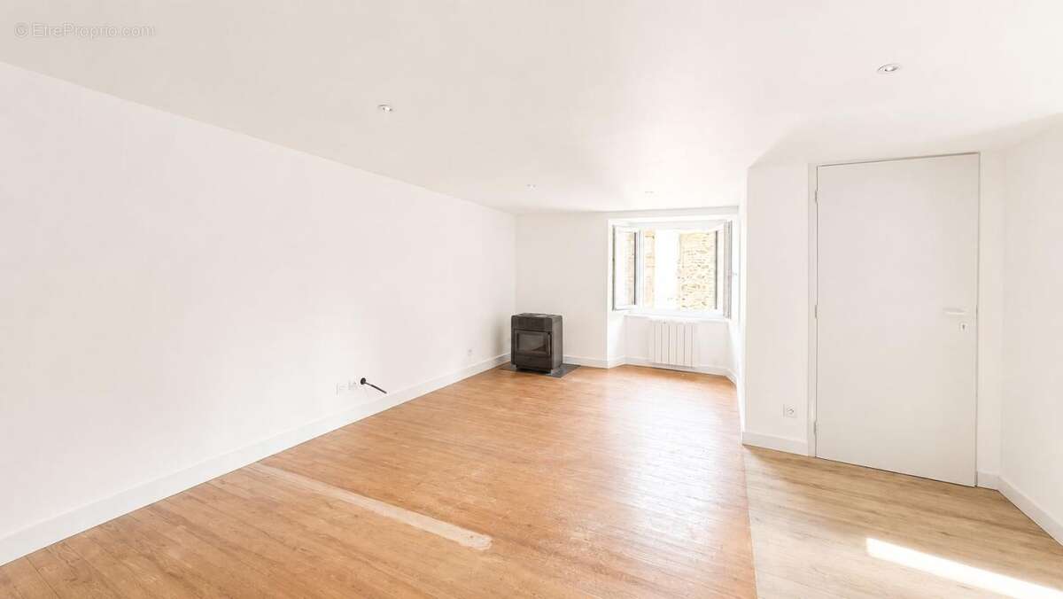 Maison de caractère rénovée avec garage et combles aménageables - photo 8