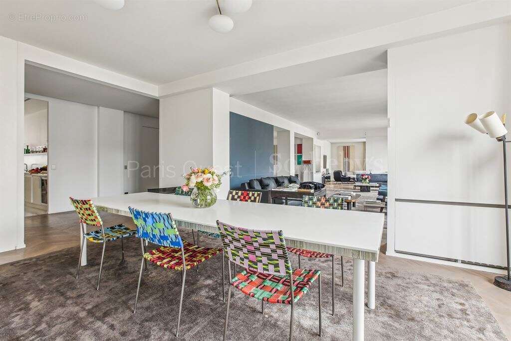 Appartement à PARIS-16E