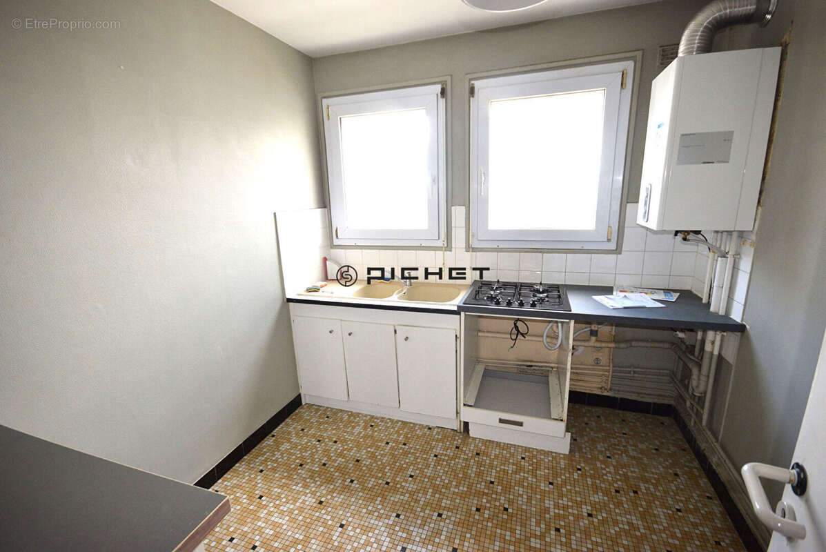 Quartier La Genette appartement T4 de 90m2 avec garage et cave. - photo 10
