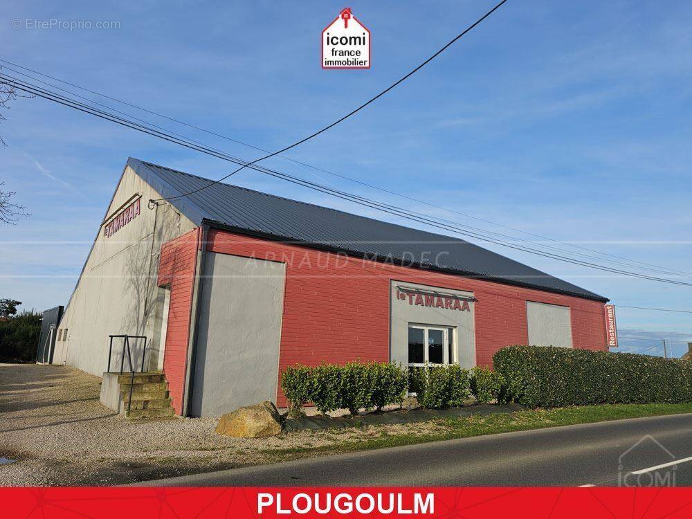 Commerce à PLOUGOULM