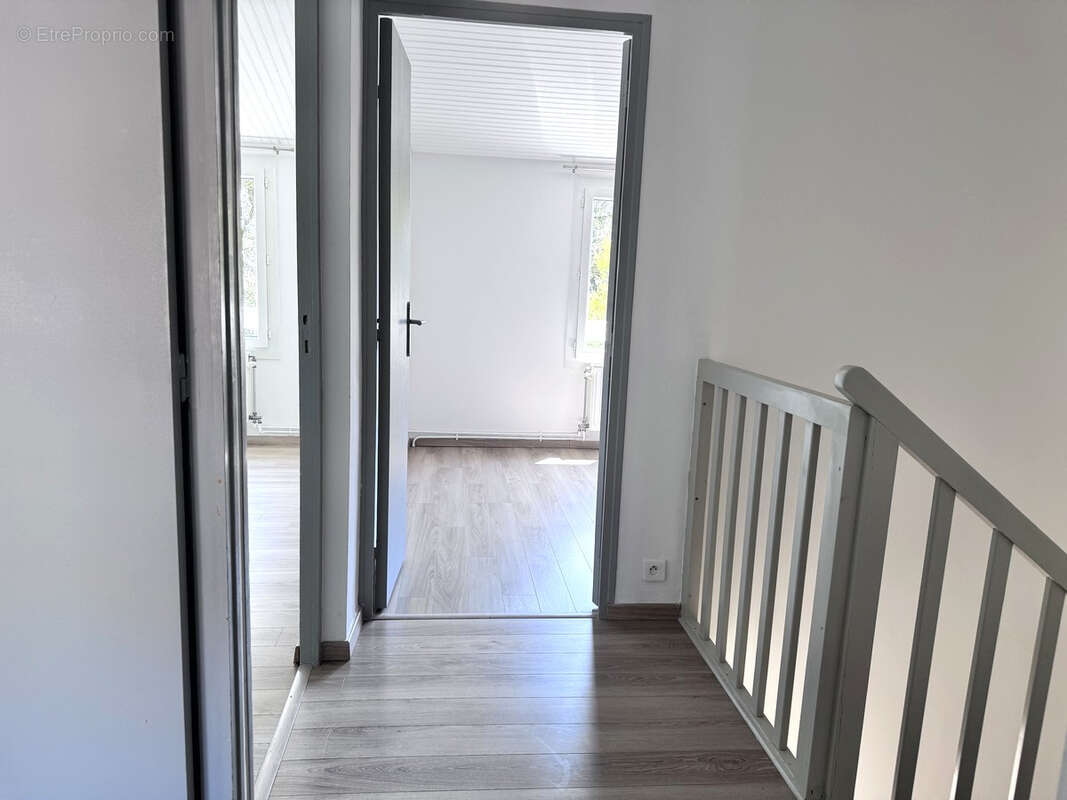 Maison Villeneuve Les Avignon 4 pièce(s) 100 m2 - photo 13