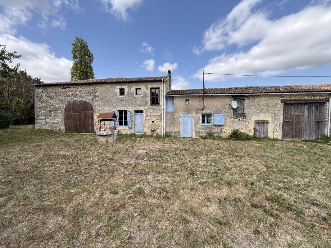 Maison à SAINT-MARTIN-DU-CLOCHER