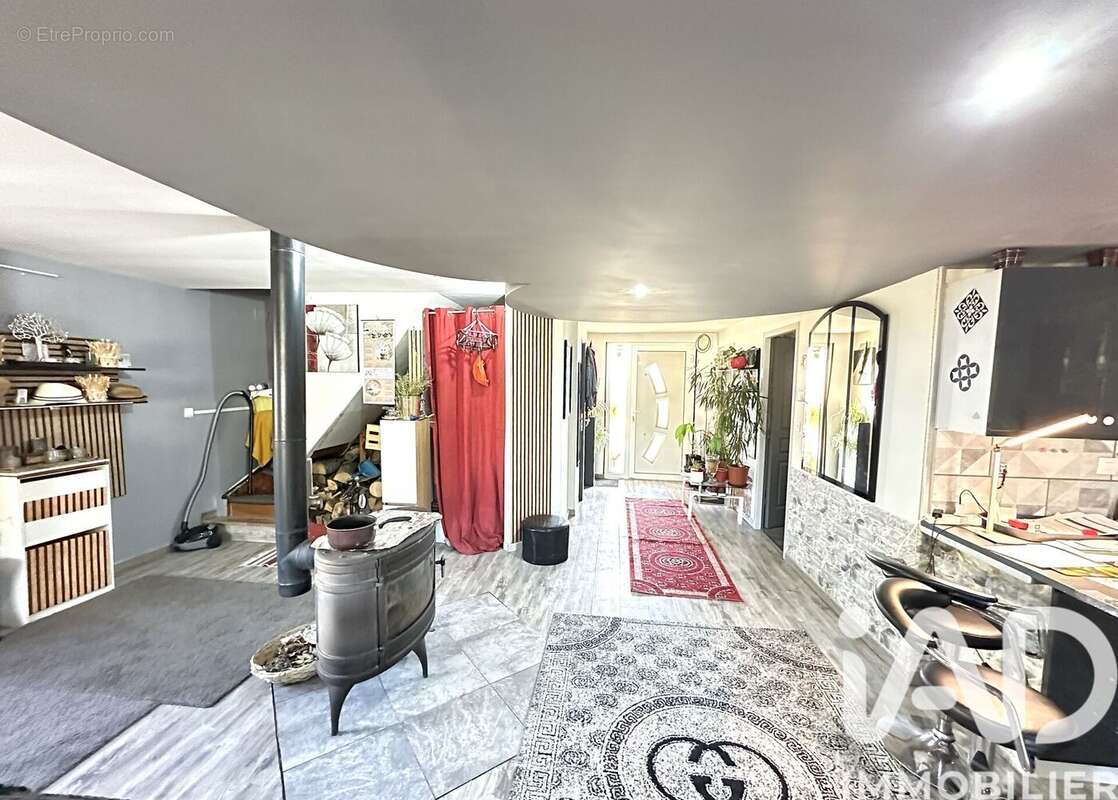 Maison 208 m² à Brevonnes  - photo 7