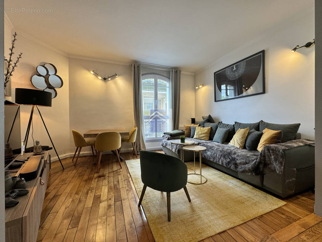 Appartement à COURBEVOIE