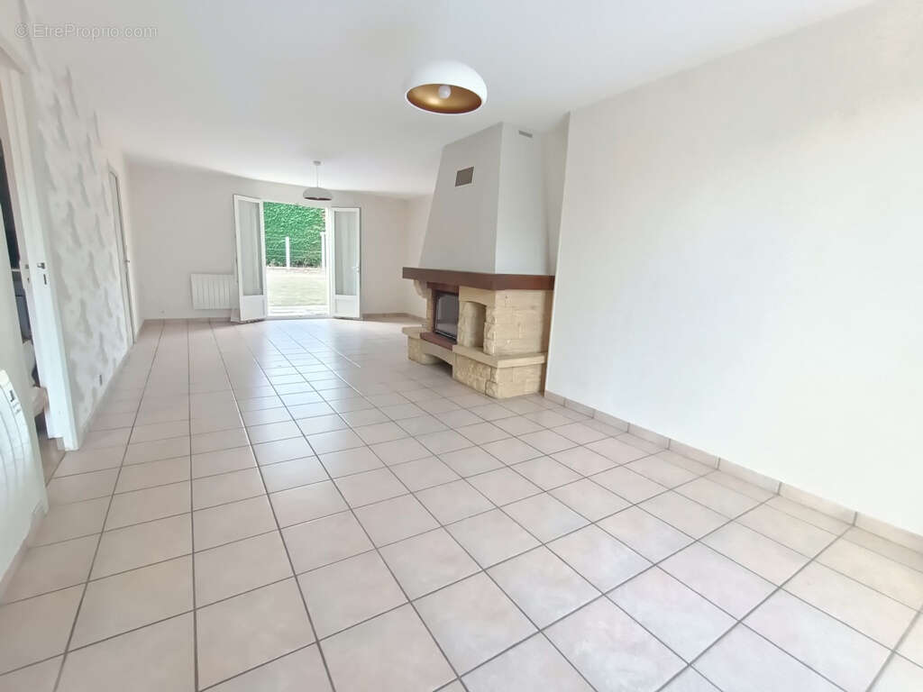 Maison de plain pied avec double garage - photo 2