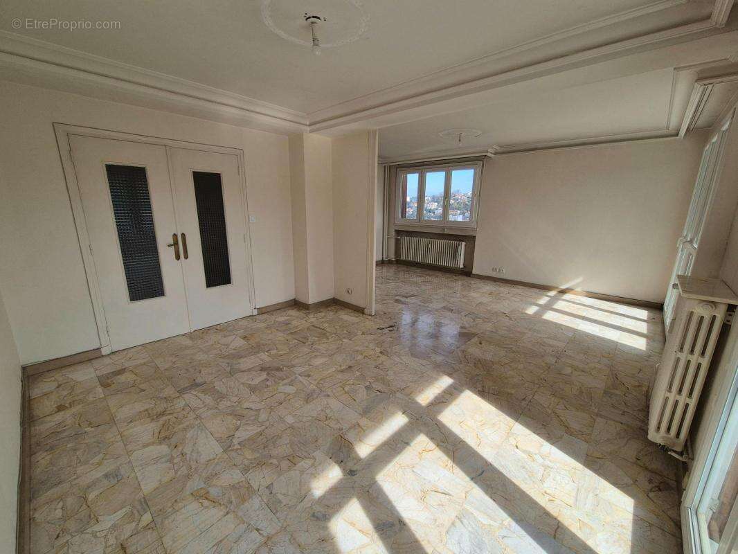 Appartement à SAINT-ETIENNE