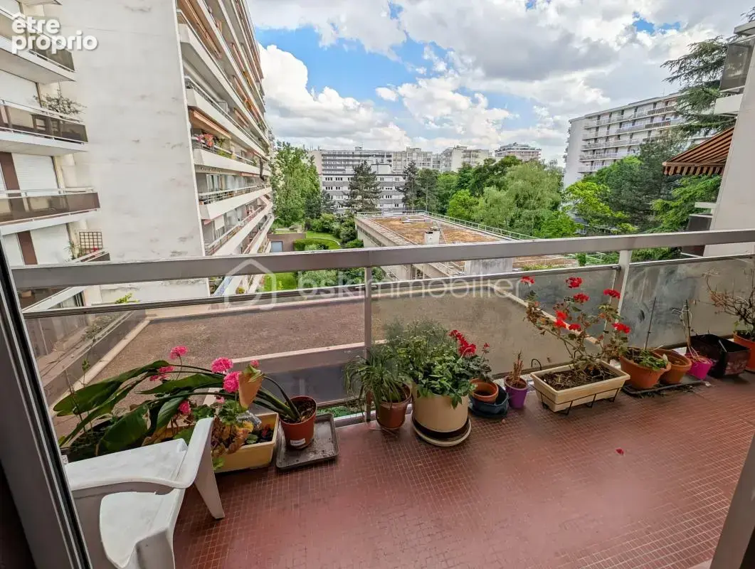 Appartement F5 avec 3 chambres Grand Séjour 30m2double balcon traversant Sud/Nord avec place de parking et cave - photo 7