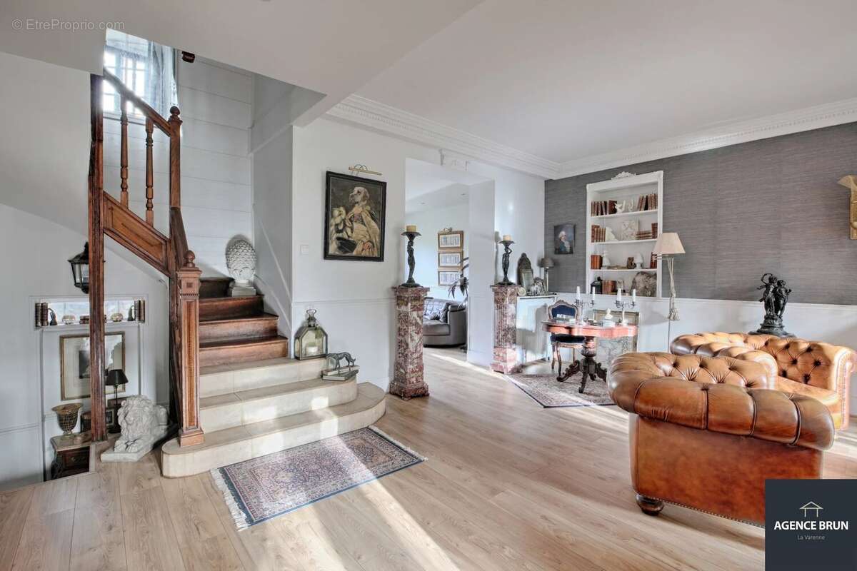 Maison à SAINT-MAUR-DES-FOSSES