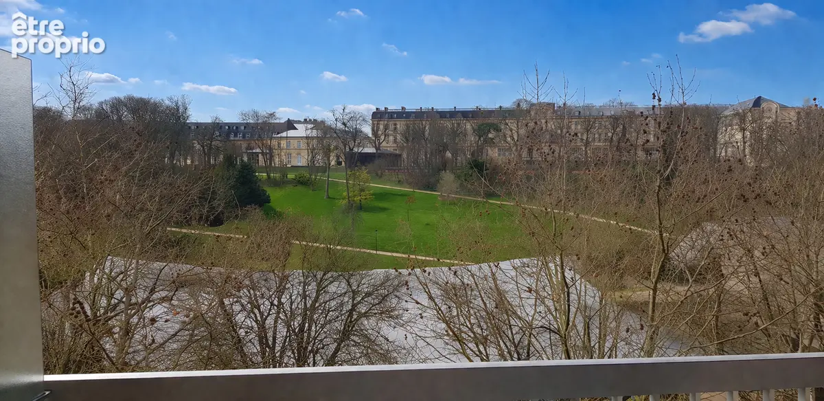 DERNIER ETAGE  Vue sur le Parc du Lycée MICHELET -- 4 PIECES - 3 Chambres,  double balcons,  cave et garage inclus. - photo 2