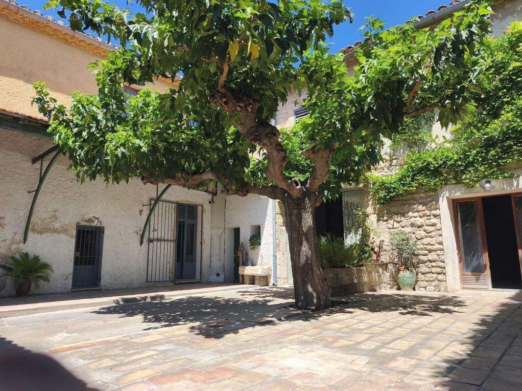 Maison à SAINT-GILLES