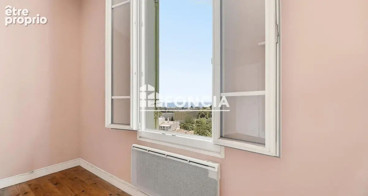 Nice - Coup de cœur assuré : T2 de 47 m² à rénover avec vue mer et ville exceptionnelle dans maison de charme - photo 11