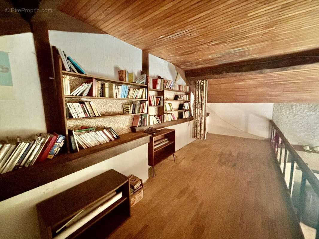 Maison à SAINT-ANTOINE-DE-FICALBA