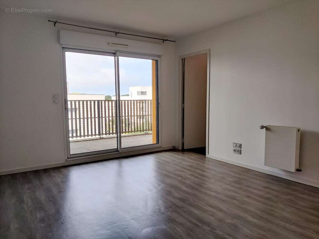 Salon - Appartement à CHARTRES-DE-BRETAGNE