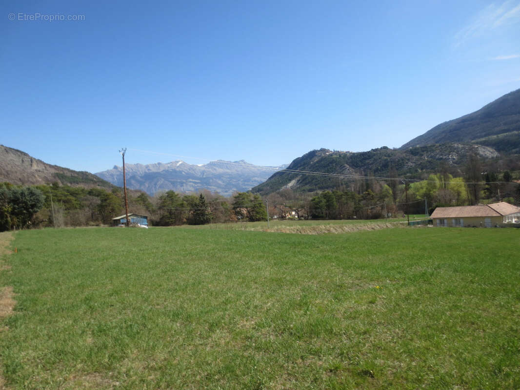 Terrain à AVANCON