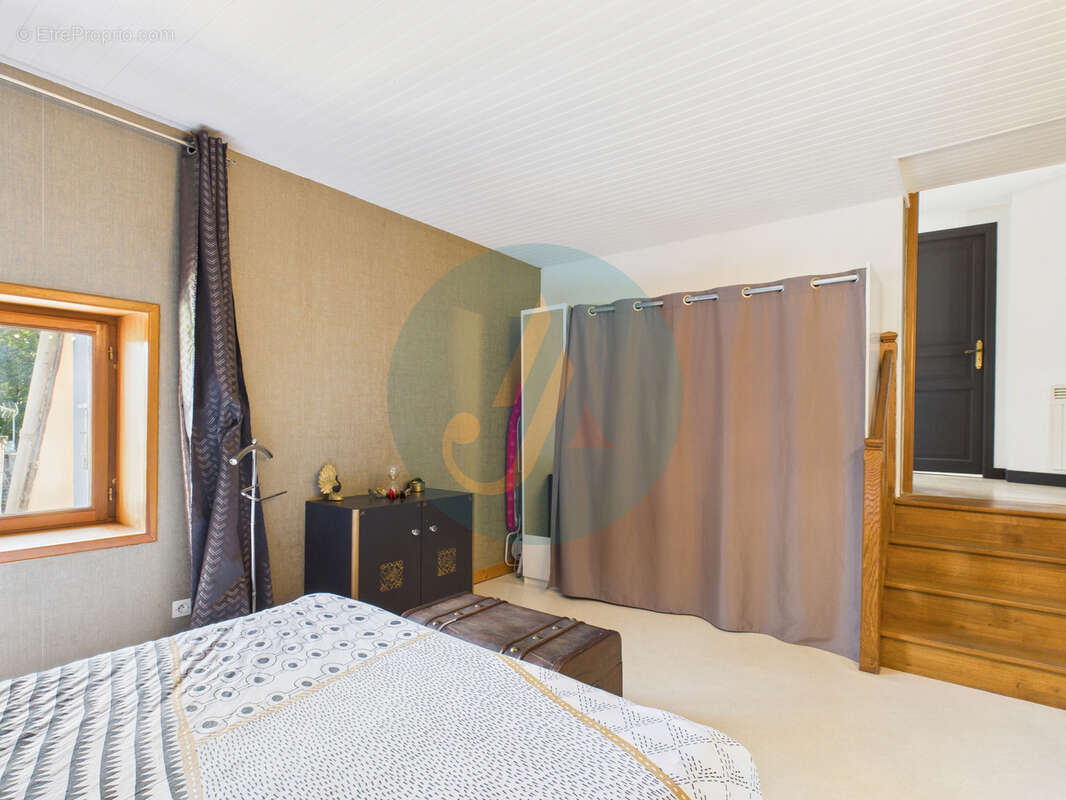 Maison à SAINT-AMAND-EN-PUISAYE