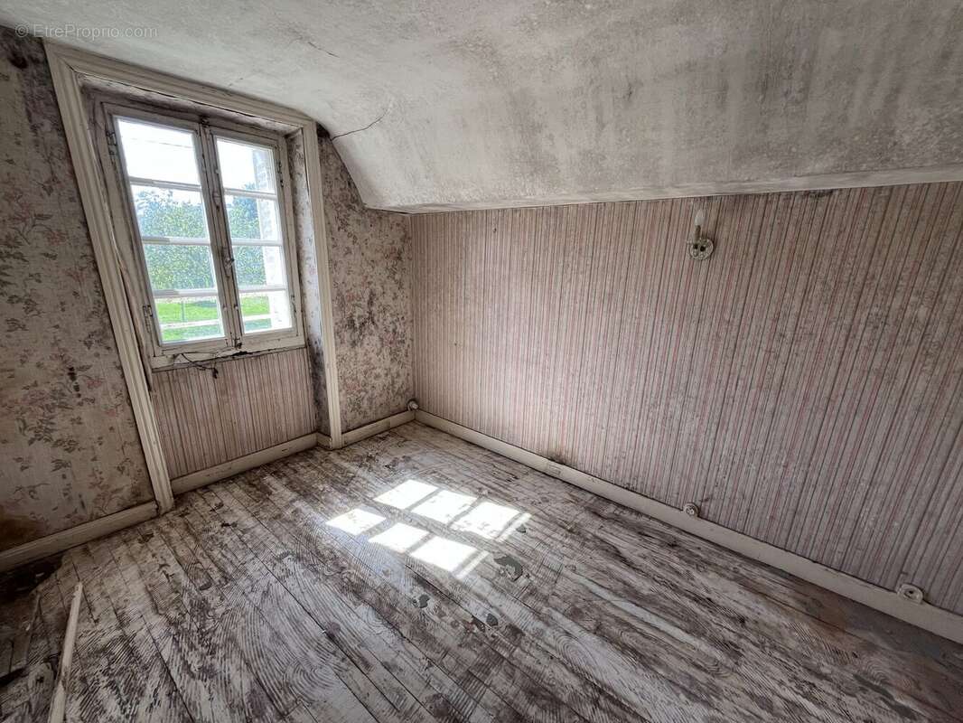 Bureau - Maison à YDES