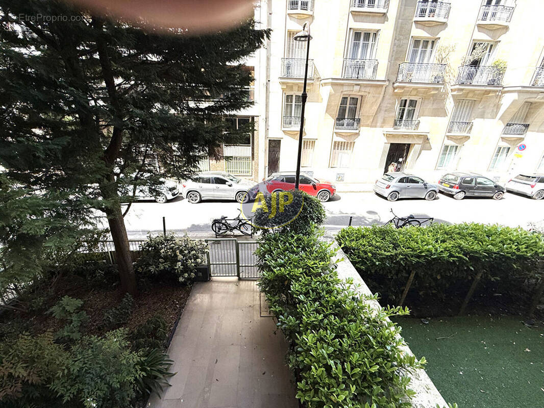 Appartement à PARIS-16E