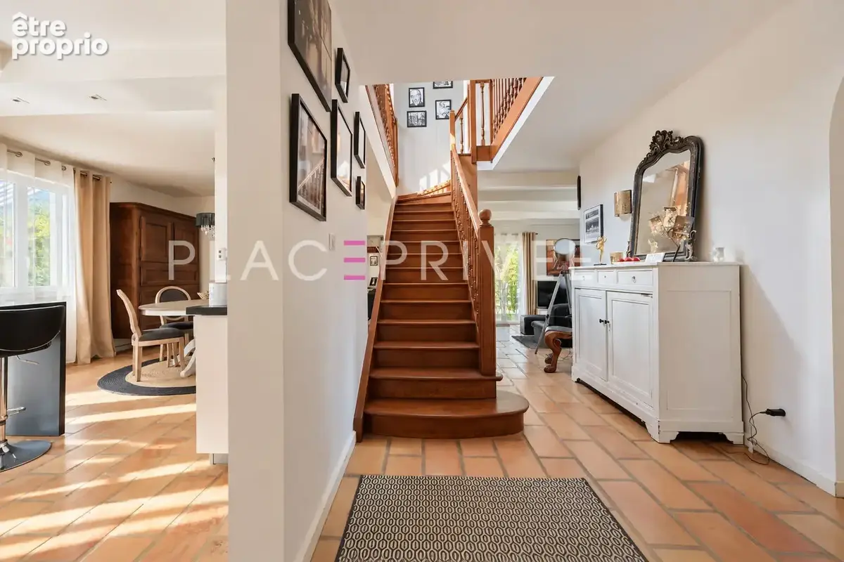 Maison avec jardin et double garage - photo 13