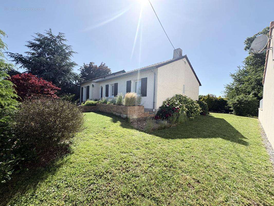 Maison à BOUZILLE