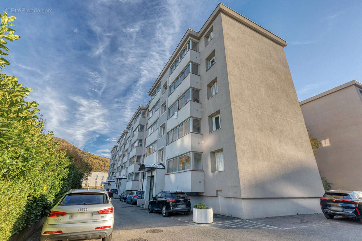 Appartement à SAINT-MARTIN-D&#039;HERES