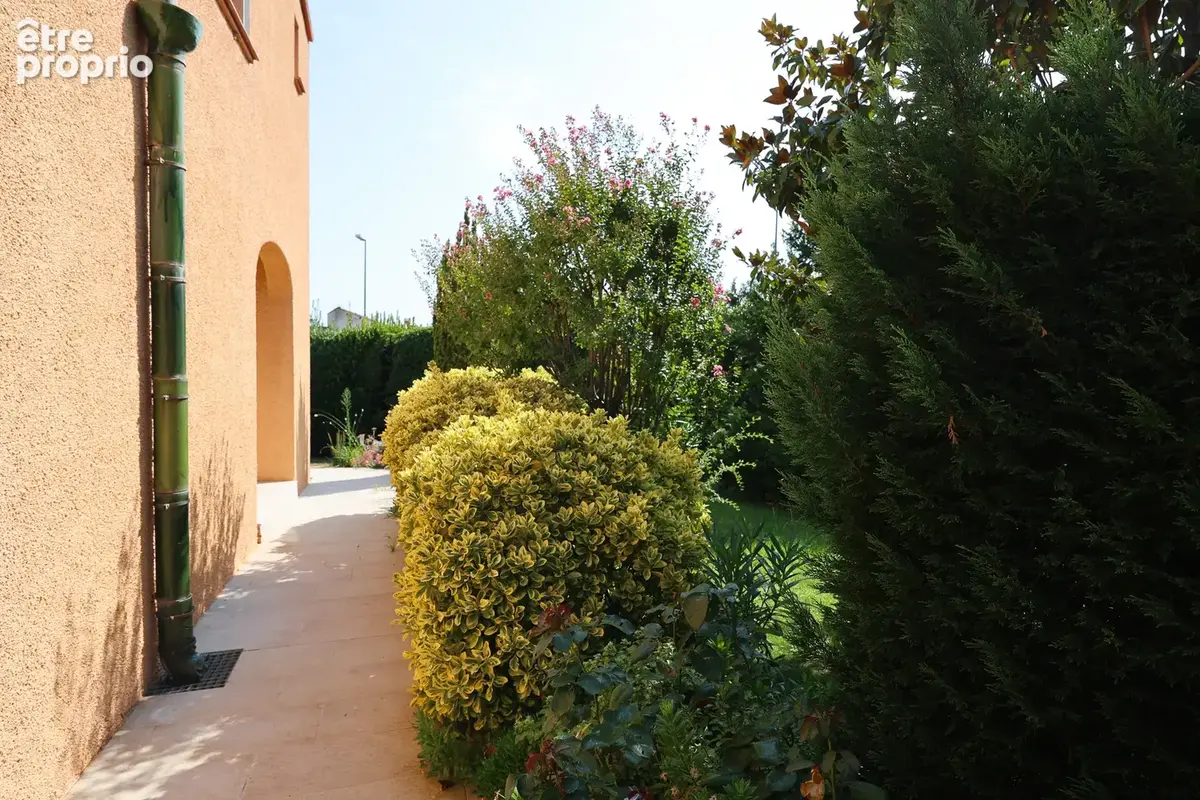 Villa d'exception de 146 m2 avec piscine, sous-sol de 105 m2 et terrain de 1780 m2 sans vis-a-vis - photo 28