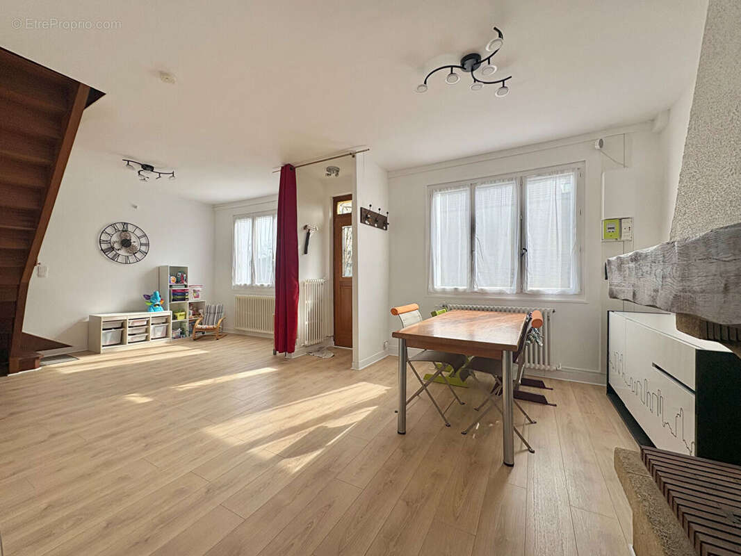 Maison à SAINT-CYR-L'ECOLE