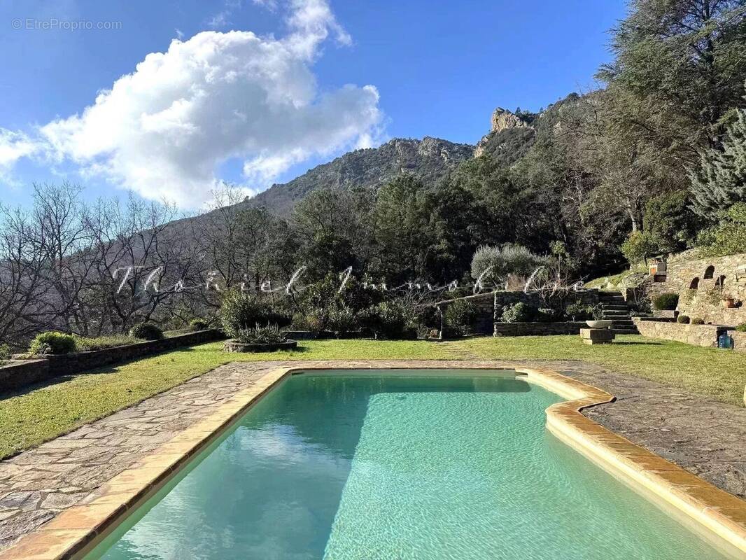 Maison à LA GARDE-FREINET