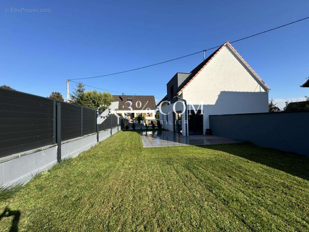 3%COM Belle maison contemporaine de  2021 - photo 3