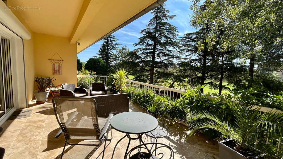 Maison à ENTRAIGUES-SUR-LA-SORGUE