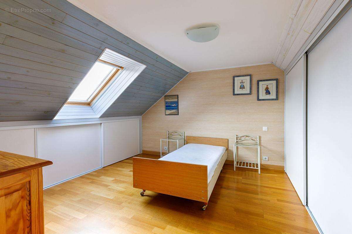 Maison 5 chambres  de 160 m² - CENTRE VILLE - photo 15
