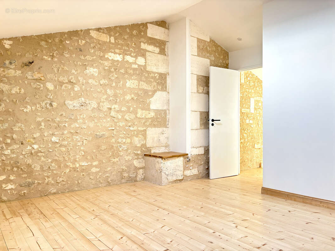 Appartement à BARBEZIEUX-SAINT-HILAIRE