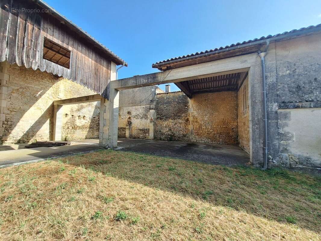 Maison à LOUZAC-SAINT-ANDRE