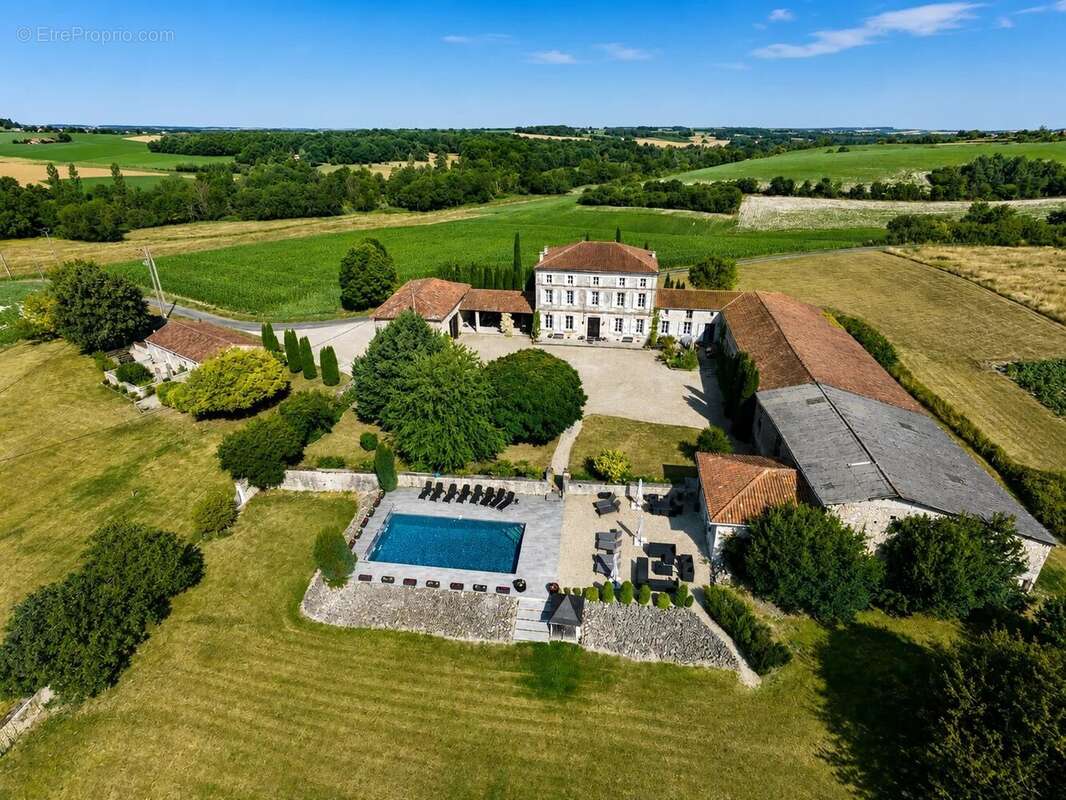 Maison à BESSAC