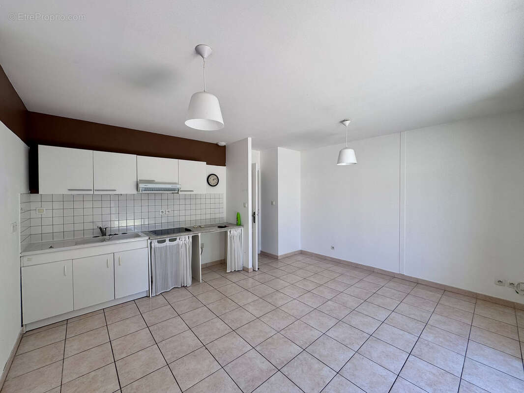 Appartement récent en rez-de-jardin - photo 3