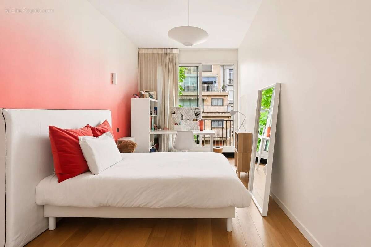 Appartement à NEUILLY-SUR-SEINE