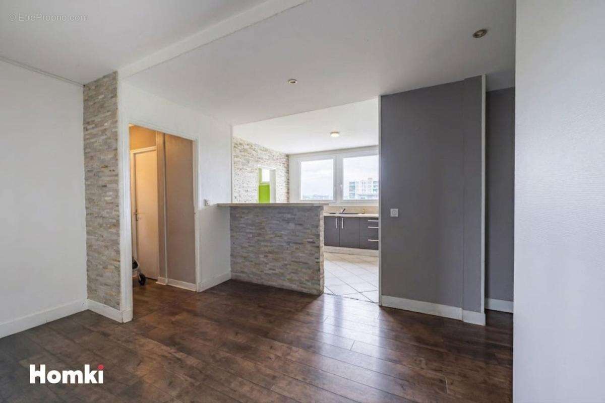 Appartement à PIERRE-BENITE