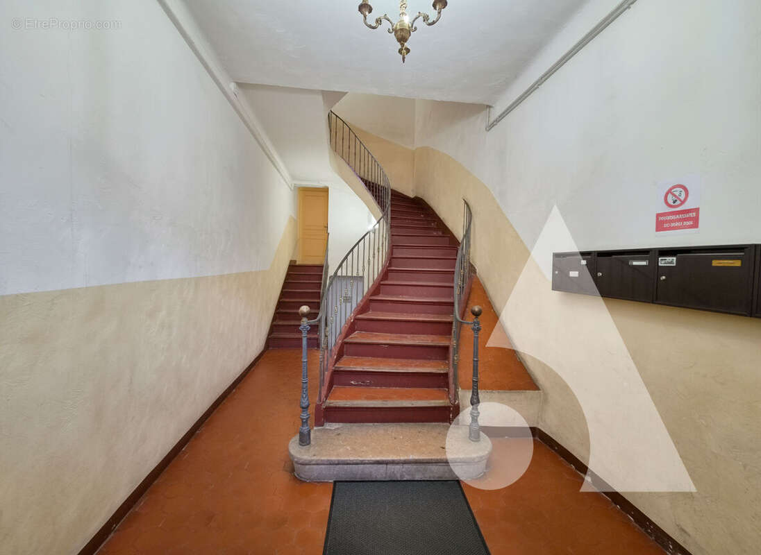 Salernes - Charmant appartement traversant avec terrasse, balcon et cave - photo 3
