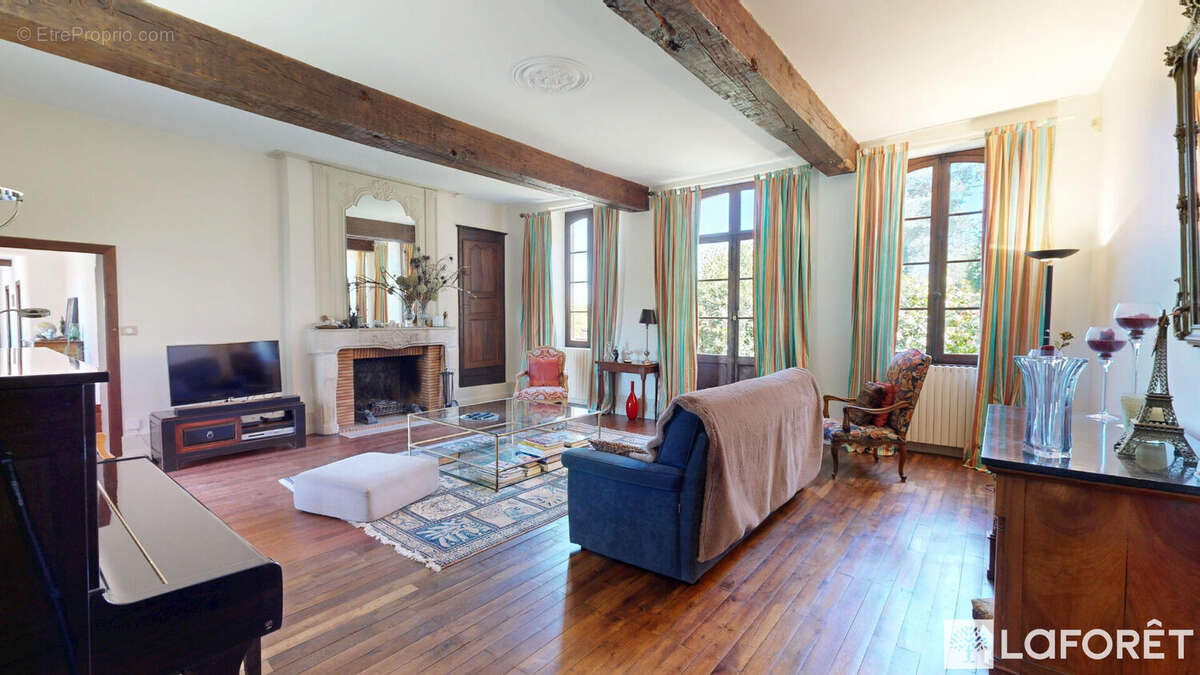 Maison à GENNETINES