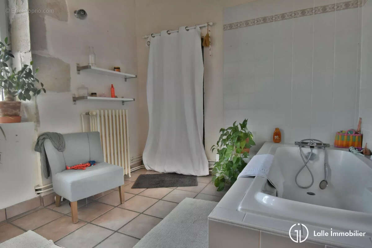 Maison Vensat 8 pièce(s) 185 m2 - photo 10