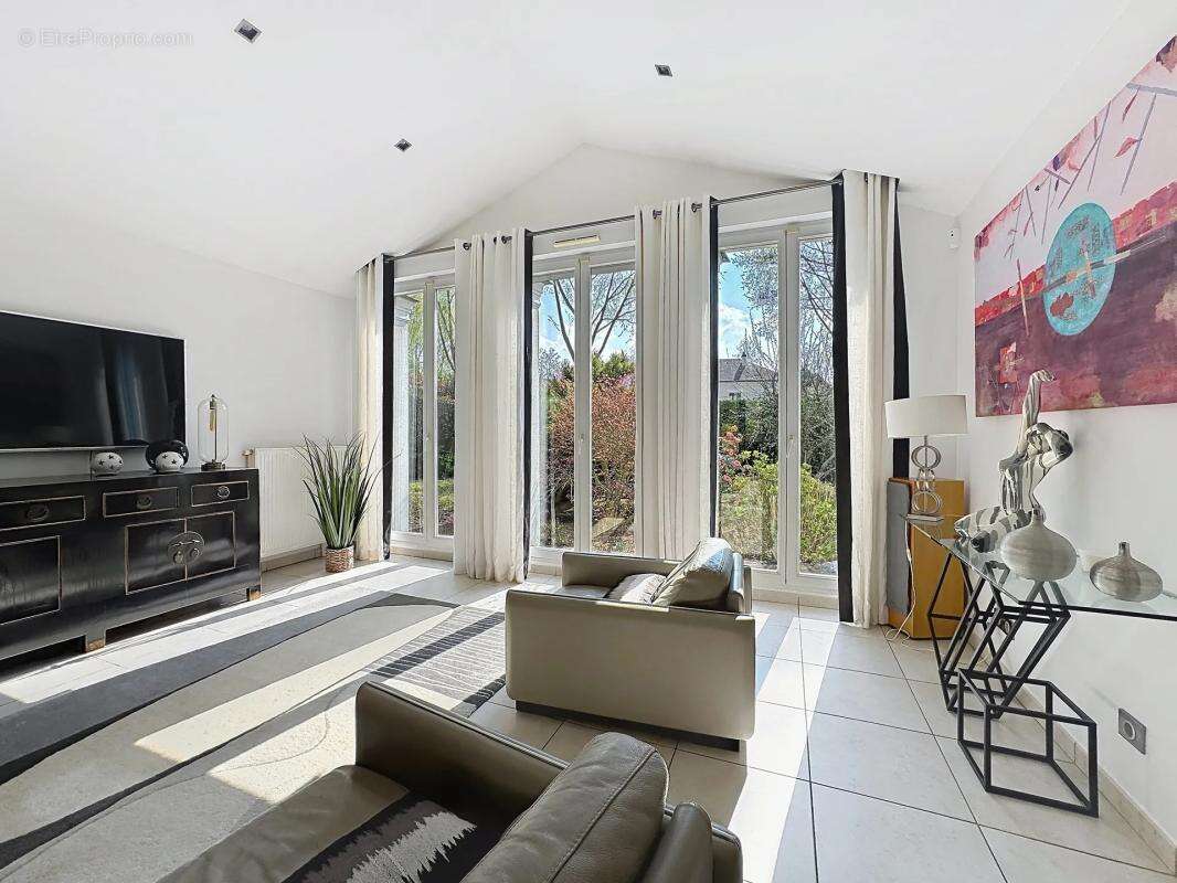 Maison à BAILLY-ROMAINVILLIERS