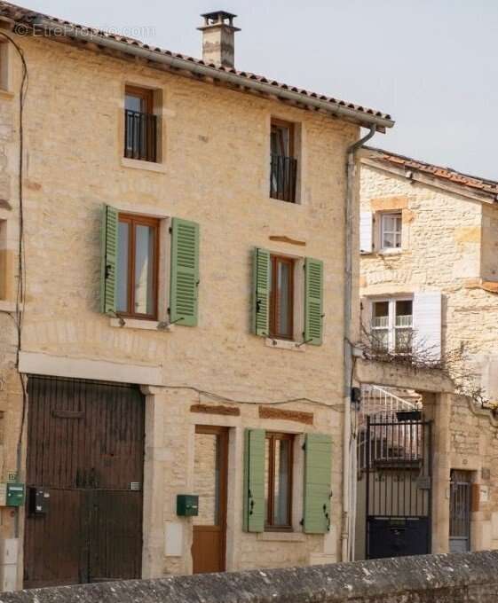 Maison à LUCENAY
