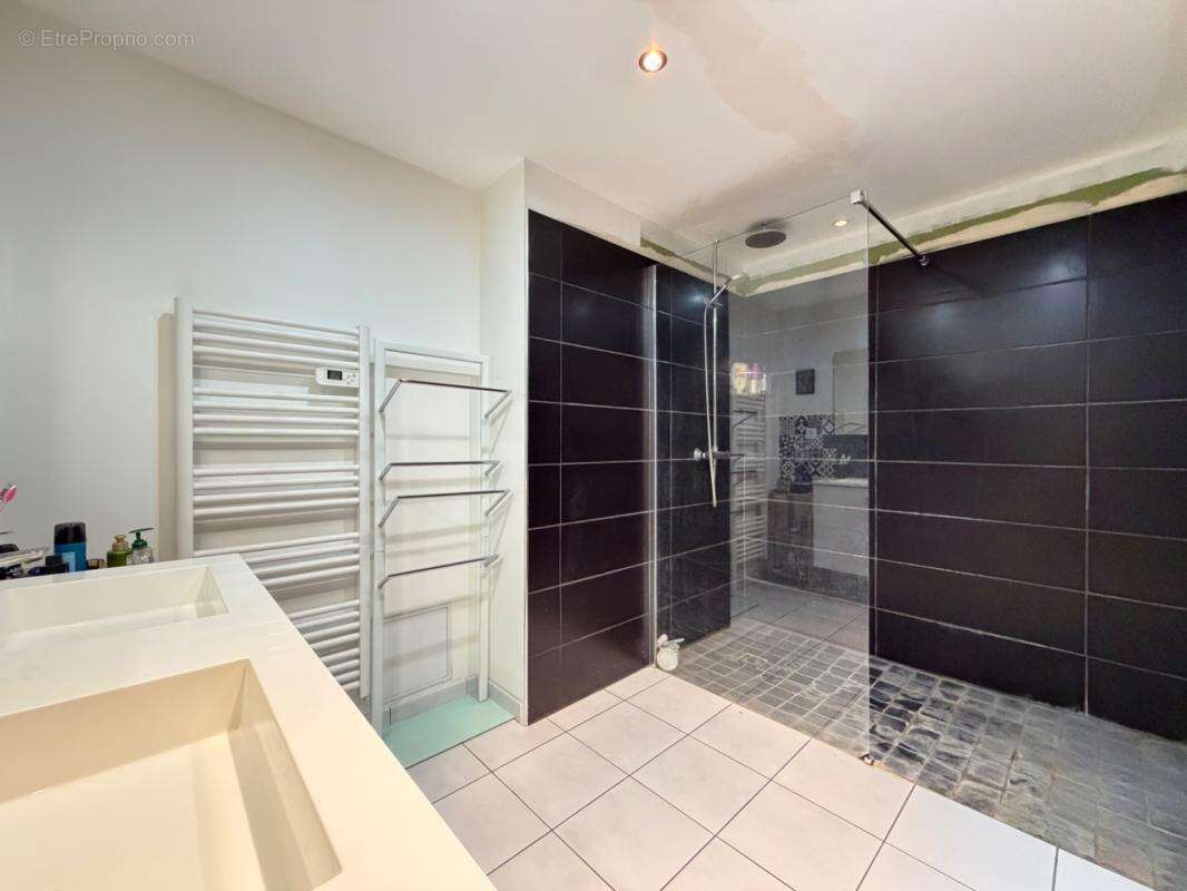 Maison familiale 158 m² + 50 m² aménageables - 4 chambres - Centre Le Lude - photo 12