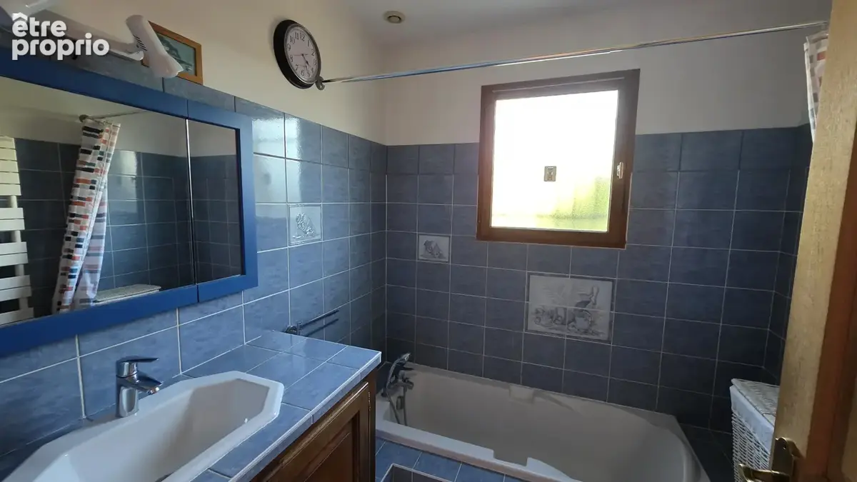Maison avec piscine, sous-sol complet et double garage. - photo 10